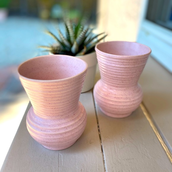 Johannes USA Pottery Other - Pair of Midcentury Pink Speckled Vases 🌿E1